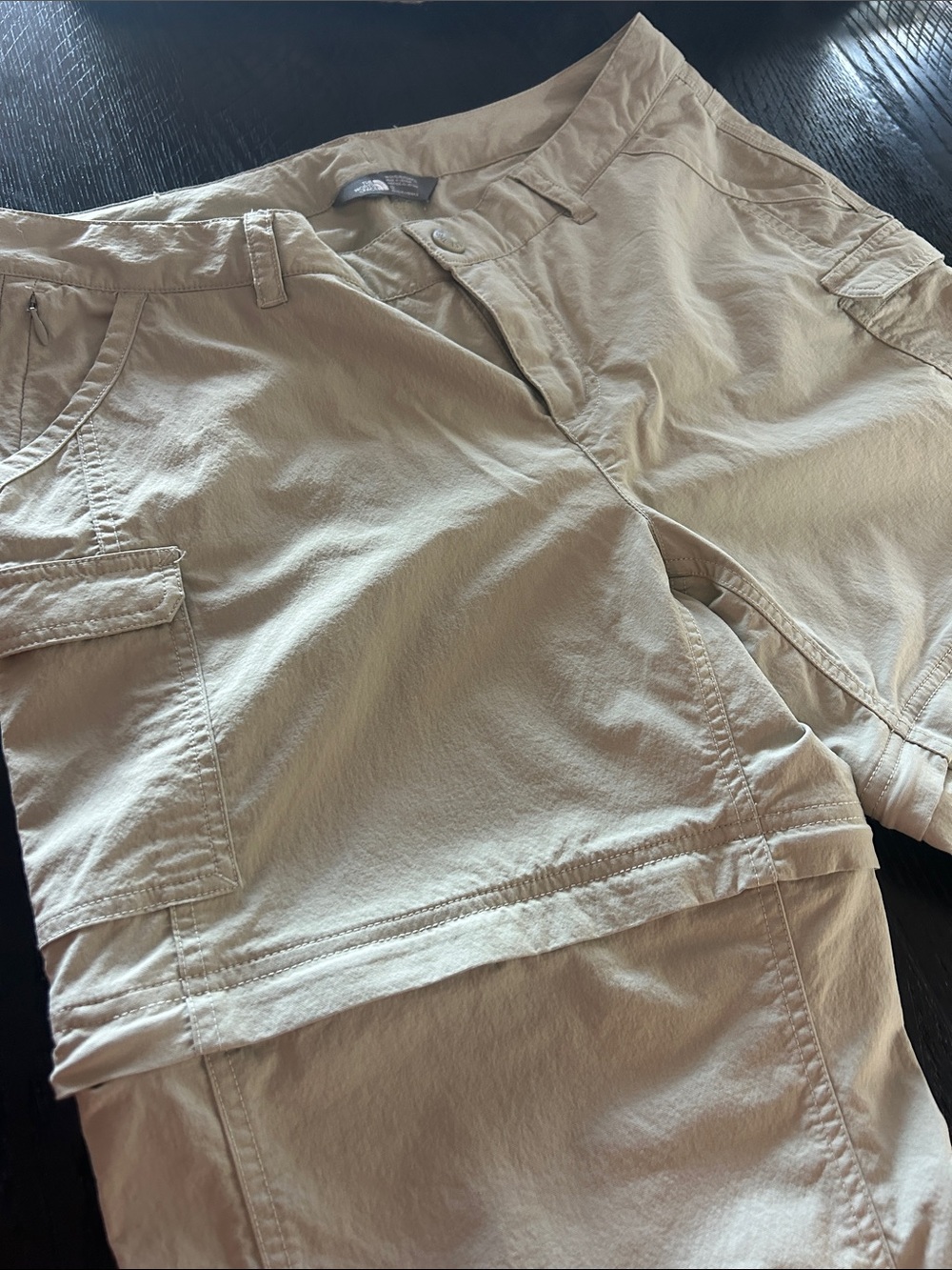 The North Face Woman’s Cargo Zip-Off Pants in Khaki NWOT